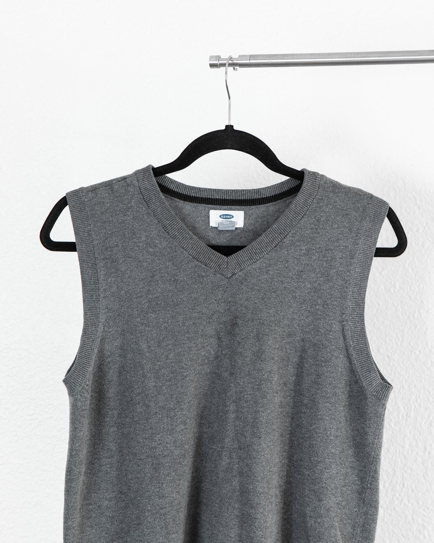 OLD NAVY Cotton V-Neck Sleeveless Vest in Gray