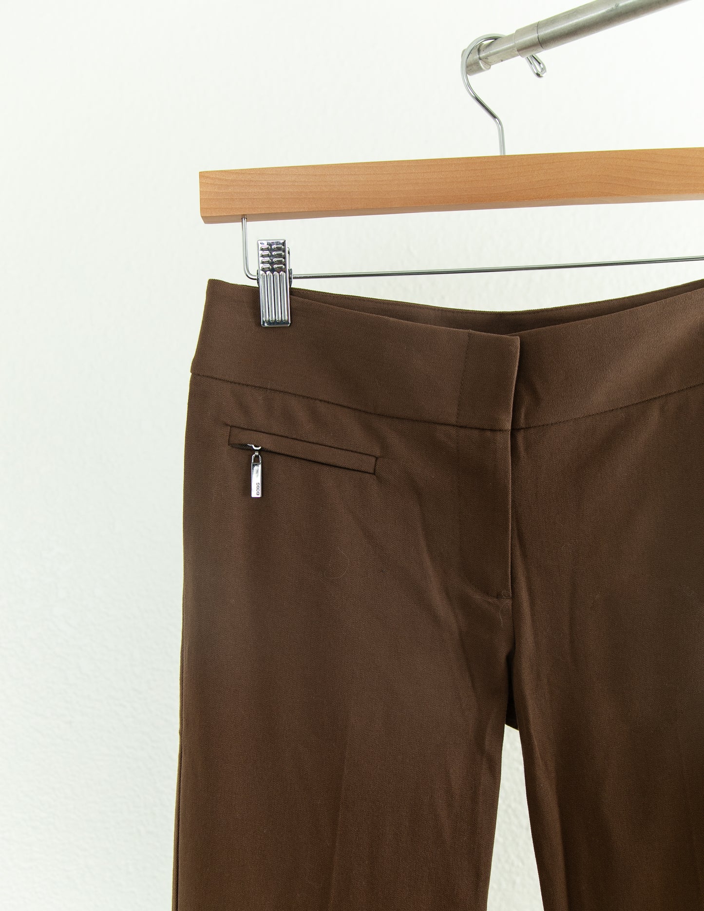 BCBG NWT Low-Rise Hip Hugging Boot Cut Pants in Brown SZ 2